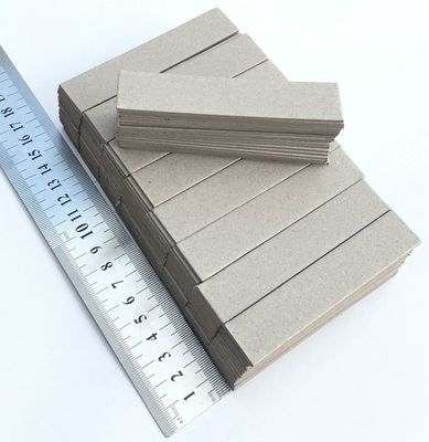 2Carton dur de papier gris d'une épaisseur comprise entre 0,0 mm et 5,0 mm, destiné à la fabrication de doublures de meubles