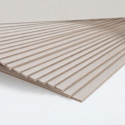 Feuilles de carton épaisses à revêtement unique, en pâte recyclée