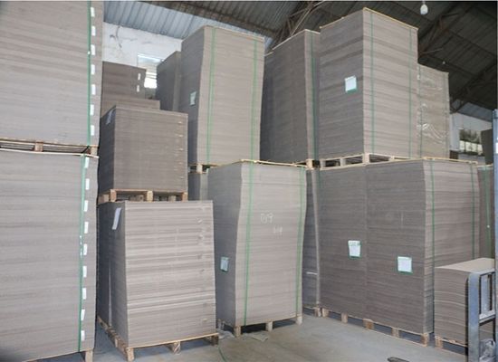 Matériau de revêtement PE Carton gris recyclé pour la fabrication d'autres produits chimiques