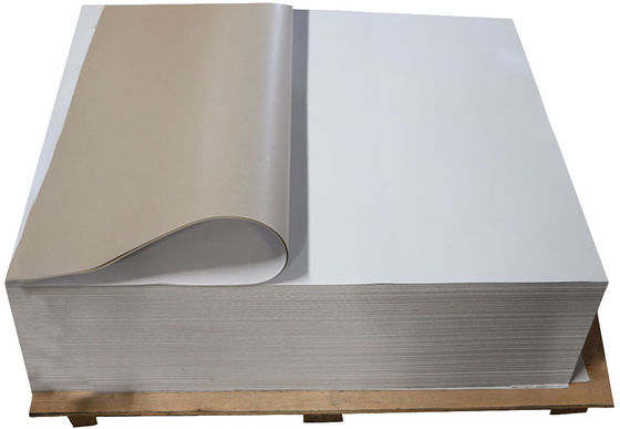 Un côté blanc avec un dos gris en carton duplex: papier duplex de bonne qualité sur mesure