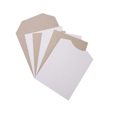 Carte blanche enduite en double avec dos gris, feuilles de papier blanc en pâte mélangée