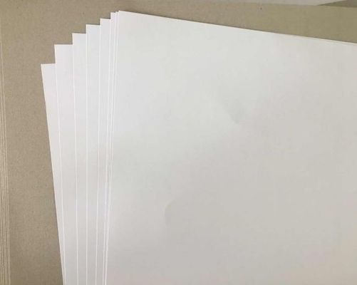 Feuille de papier d'impression offset non revêtue sans bois, haute couleur blanche 70 gsm OEM