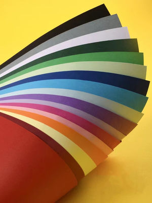 Papier de copie en couleur sur mesure, papier de bureau en carton de couleur pour fabriquer de l' artisanat