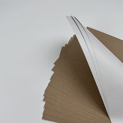 Carton recouvert de GC4 Kraft à l'avant et à l'arrière 280 GSM 660*1016
