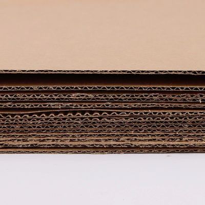 4 pouces de rouleau de carton ondulé à face unique 18 FT - 1/4 "A-Flute pour l'emballage artisanal